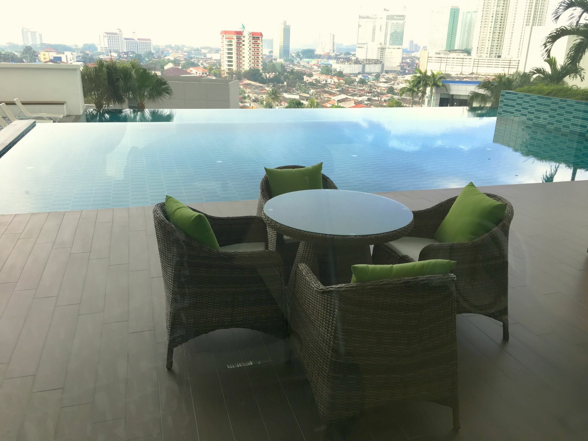 Pinnacle Tower By Feel Guest house